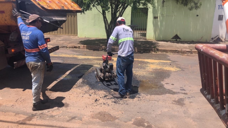 A Prefeitura de Araguari, através da Secretaria de Obras, informa sobre operação tapa-buracos realizada nesta terça-feira (04)