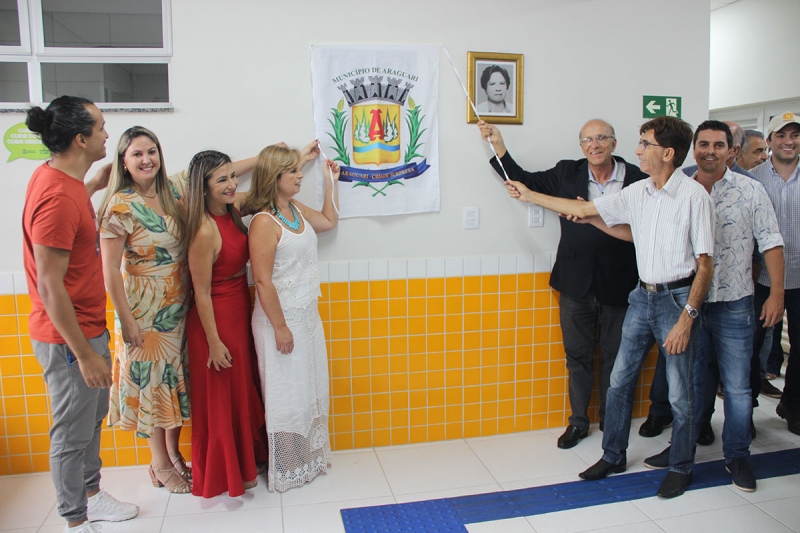 A Prefeitura de Araguari, através da Secretaria de Educação inaugurou nesta tarde o Centro Educacional Municipal de Educação Infantil Osvaldina Ana Nery (Valda Nery).