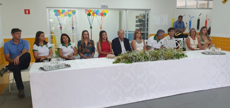 A Prefeitura de Araguari, através da Secretaria de Educação inaugurou nesta tarde o Centro Educacional Municipal de Educação Infantil Osvaldina Ana Nery (Valda Nery).