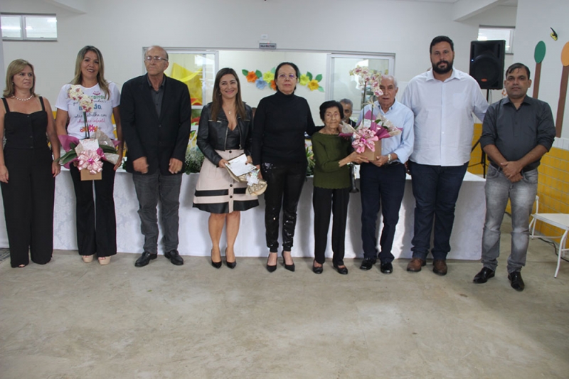 A Prefeitura de Araguari, inaugurou nesta tarde o Centro Educacional Municipal de Educação Infantil Zoroastro Moreira. A unidade está localizada na Rua Helena Calixto, Bairro Independência.