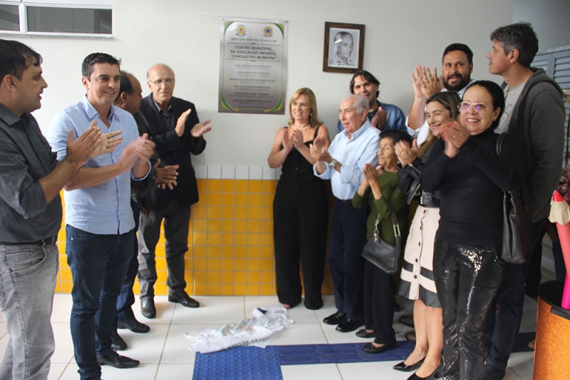 A Prefeitura de Araguari, inaugurou nesta tarde o Centro Educacional Municipal de Educação Infantil Zoroastro Moreira. A unidade está localizada na Rua Helena Calixto, Bairro Independência.