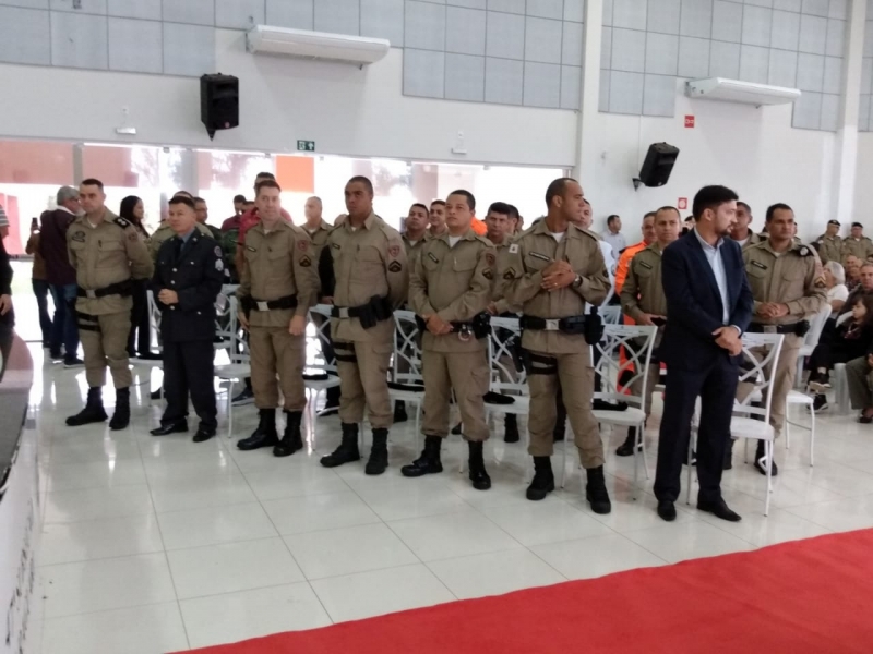 O Prefeito Marcos Coelho participou na manhã de hoje (07), da solenidade de diplomação de Honra ao Mérito prestado a vários militares pertencentes ao 53º Batalhão de Polícia Militar. O evento ocorreu na sede da 47ª subseção da Ordem dos Advogados do Brasil (OAB), Bairro Interlagos.