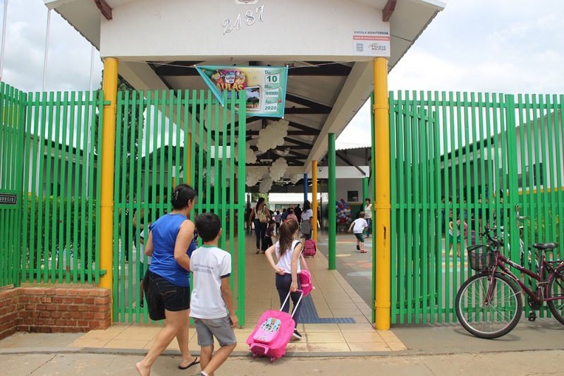 A Prefeitura de Araguari, por intermédio da Secretaria de Educação, realizou entre os dias 04 a 07 de fevereiro, no C.E.M. Mário da Silva Pereira,  treinamento de capacitação aos novos Profissionais da Educação dos seguintes setores: Serviços Gerais , Cantineiras, Professores Laboratoristas, Professores de Educação Física e Cuidador Escolar.