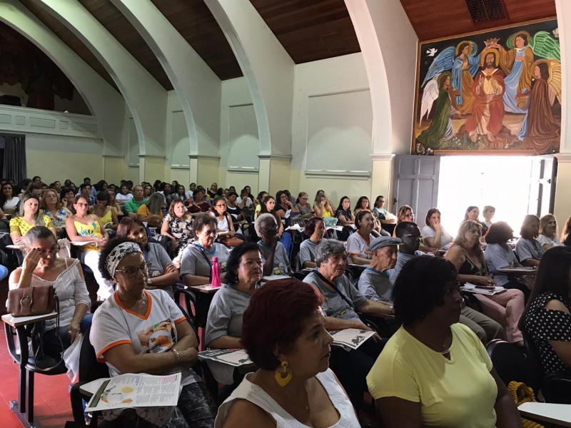 A Prefeitura Municipal de Araguari, através da Secretaria do Trabalho e Ação Social e parceiros, realizou na sexta-feira, 14, na Capela do IMEPAC, o Seminário “Ainda é muito cedo. Mulher, para ser tarde demais”, para discutir sobre a violência doméstica.