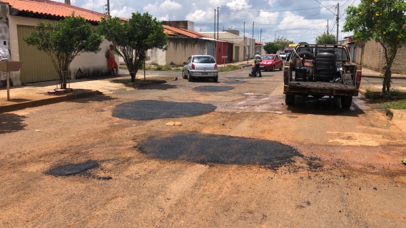 A Prefeitura de Araguari, através da Secretaria de Obras, informa sobre operação tapa-buracos realizada nesta quinta-feira (20)