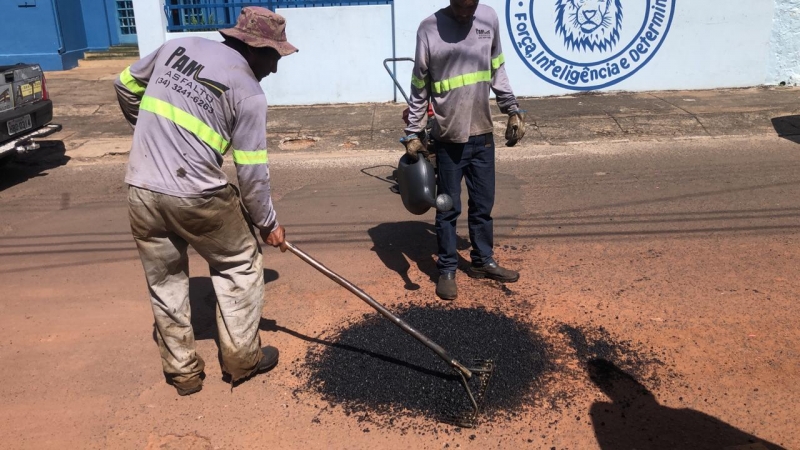 A Prefeitura de Araguari, através da Secretaria de Obras, informa sobre operação tapa-buracos realizada nesta quinta-feira (20)