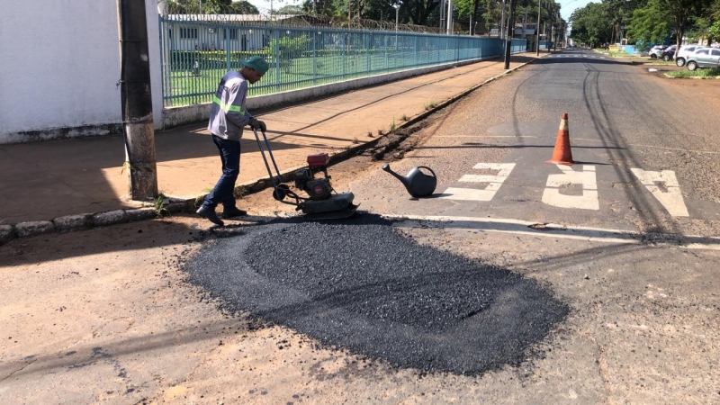 A Prefeitura de Araguari, através da Secretaria de Obras, informa sobre operação tapa-buracos realizada nesta quinta-feira (20)