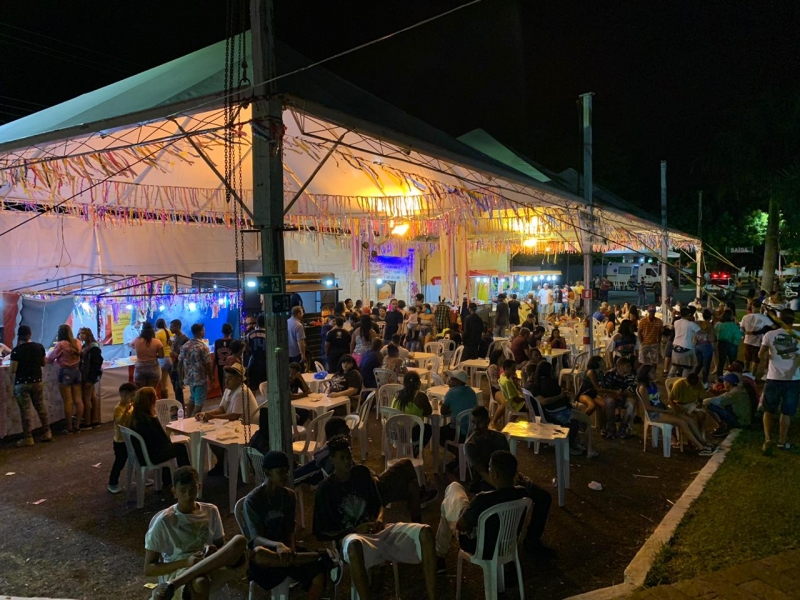 O Carnaval Araguari 2020 contou com uma programação intensa e diversificada. A folia começou na noite de sábado, 22, e contou com as atrações artísticas de bandas e grupos da cidade e também com uma edição especial da Feira Sabor Cultural.