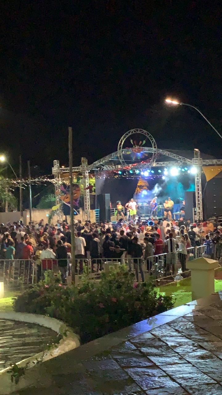 O Carnaval Araguari 2020 contou com uma programação intensa e diversificada. A folia começou na noite de sábado, 22, e contou com as atrações artísticas de bandas e grupos da cidade e também com uma edição especial da Feira Sabor Cultural.