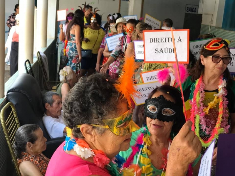 Nos dias 17 e 19, segunda e quarta-feira, respectivamente, a Prefeitura Municipal de Araguari por meio da Secretaria do Trabalho e Ação Social, juntamente com a Coordenação do Centro de Convivência do Idoso, pelo 4º ano consecutivo realizaram na Comunidade São Vicente de Paula, no Abrigo Cristo Rei e na Casa do Caminho, apresentações culturais “Matinê de Carnaval” com a presença do “Bloco Melhor Idade” dos idosos atendidos pelo Centro de Convivência do Idoso.