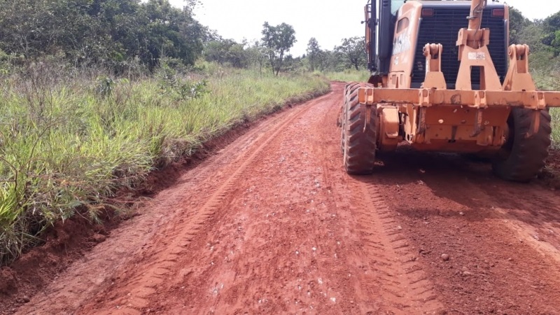 A Prefeitura de Araguari, através da Secretaria de Obras está com o cronograma em dia relacionado a manutenção das estradas rurais. Nesta semana foi necessária a paralisação dos serviços em virtude das chuvas constantes que vêm caindo em nosso município.