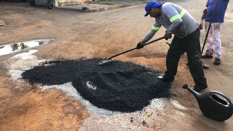 A Prefeitura de Araguari, através da Secretaria de Obras, informa sobre operação tapa-buracos realizada nesta quarta (15) e quinta-feira (16).