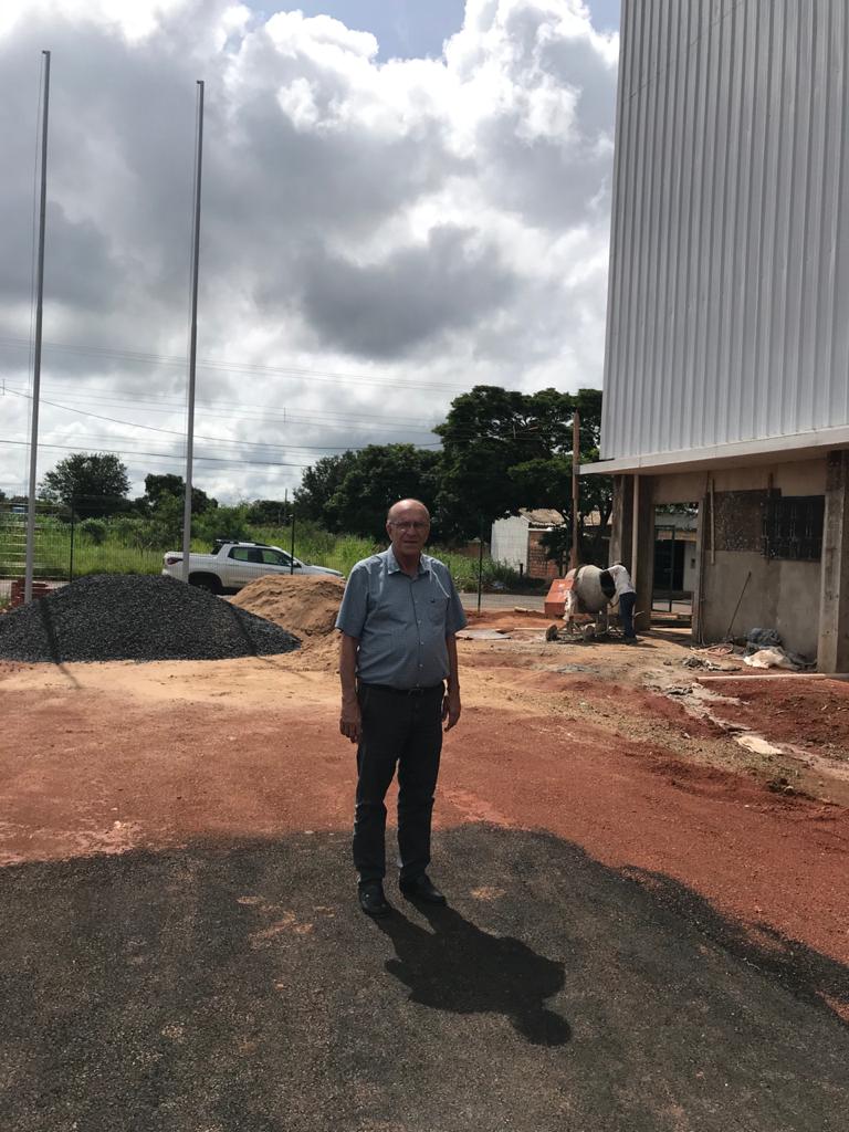 O Prefeito Marcos Coelho esteve no início da tarde desta quarta-feira (22), visitando o andamento das obras do CIE - Centro de Iniciação Esportiva, que estão com 70% das obras concluídas, tendo como previsão de entrega em 180 dias.