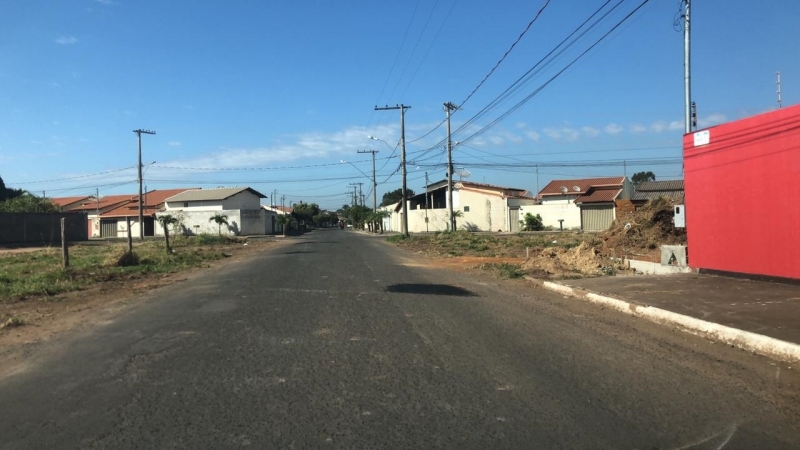 A prefeitura de Araguari, através da secretaria de Obras, segue com os trabalhos de tapa-buracos por várias ruas e avenidas da cidade. As equipes estão divididas e atuando em vários setores ao mesmo tempo.