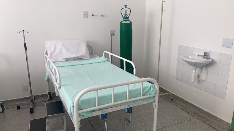 O Hospital de Campanha de Araguari, que começou a funcionar efetivamente ontem, 7 de julho, informa que estão em atendimento, hoje, seis pacientes internados e com previsão de serem transferidos mais quatro pacientes.