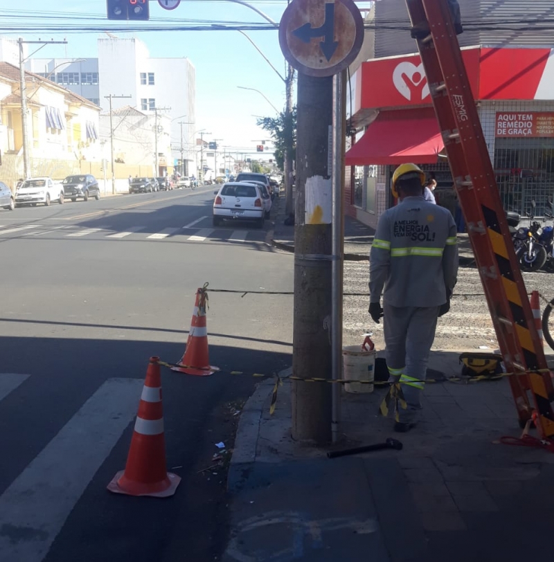 A prefeitura de Araguari, por intermédio da secretaria de Trânsito, iniciou hoje, 9, mais uma etapa da revitalização da rede semafórica da cidade