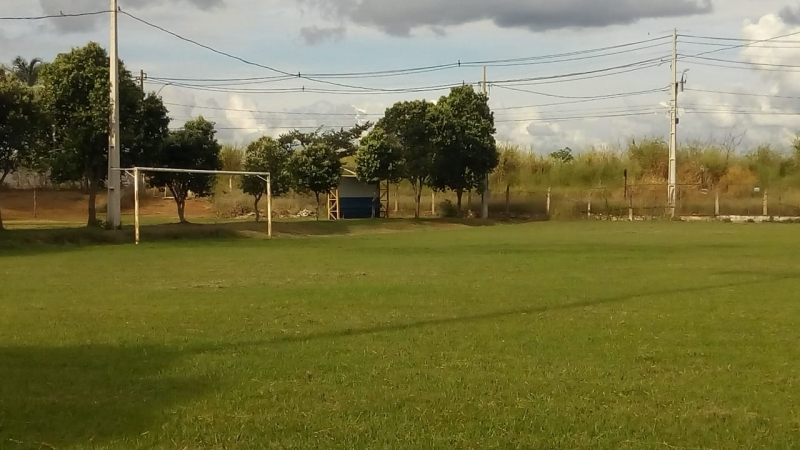 A prefeitura de Araguari, através da secretaria de Esportes e Juventude, segue com aulas de várias modalidades esportivas paralisadas em Araguari. As aulas de natação, hidroginástica e do esporte especializado - futsal, vôlei, basquete e handebol também seguem suspensos, por conta da pandemia da Covid-19.