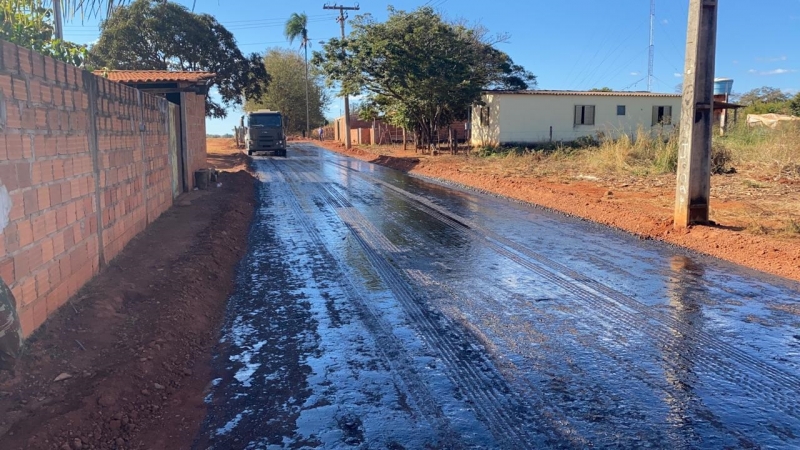 A prefeitura de Araguari, iniciou na última sexta-feira, 17, mais uma etapa do asfaltamento de diversas ruas no distrito de Piracaíba.