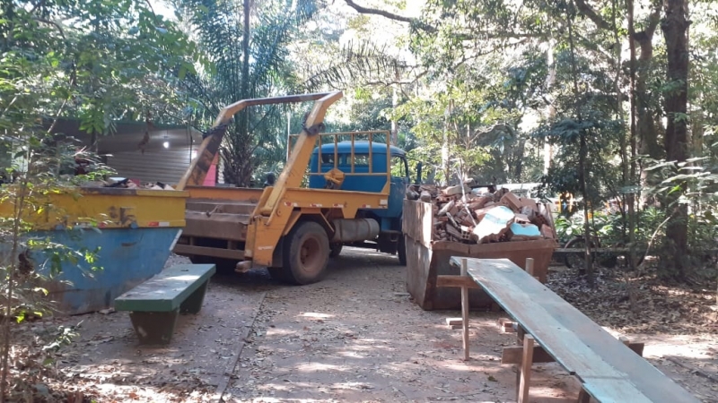 A prefeitura de Araguari, através, da secretaria de Meio Ambiente realiza a primeira etapa das obras de revitalização do bosque John Kennedy. Nessa fase acontece a demolição de algumas partes.