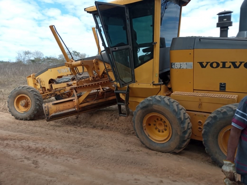 A prefeitura de Araguari, através da secretaria de Obras, segue com trabalhos na zona rural do município. Os serviços de patrolagem e colocação de cascalho em vários pontos segue sem interrupções. Com destaque para a estrada de ligação a comunidade da Patrona.