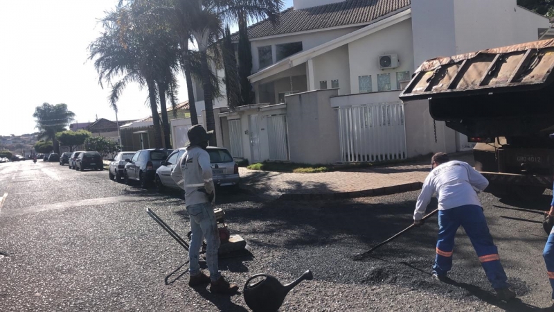 A Prefeitura de Araguari, através da Secretaria de Obras, informa sobre operação tapa-buracos realizada nesta segunda-feira (1º de junho).