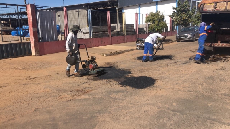 A Prefeitura de Araguari, através da Secretaria de Obras, informa sobre operação tapa-buracos realizada nesta segunda-feira (1º de junho).