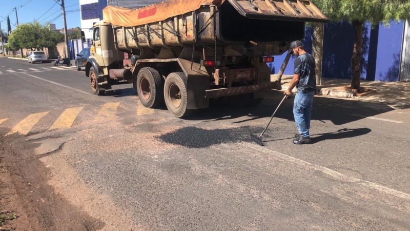 A Prefeitura de Araguari, através da Secretaria de Obras, informa sobre operação tapa-buracos realizada nesta segunda-feira (1º de junho).