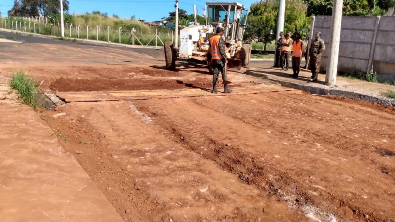 A Prefeitura de Araguari, através da Secretaria de Obras, segue com os trabalhos finais nas obras de recuperação da rua Abolição, no Bairro do Bosque. O asfaltamento fará parte da conclusão das obras.