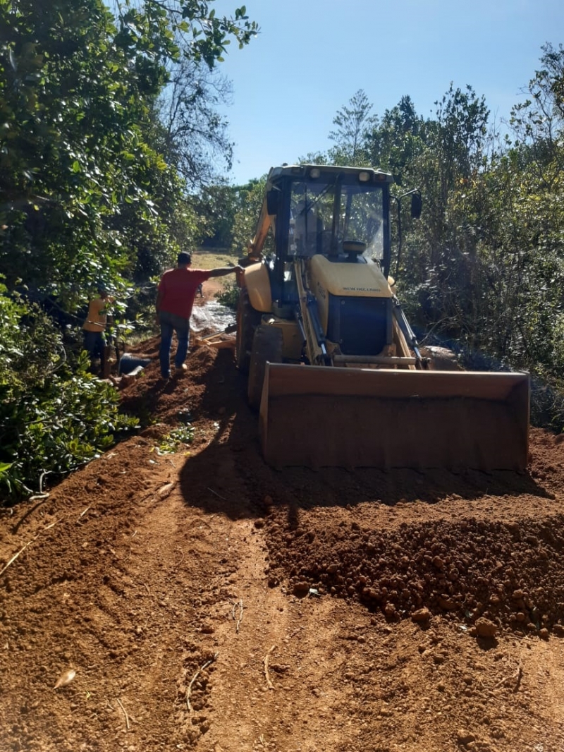 A prefeitura de Araguari, através da secretaria de Obras, segue a todo vapor a recuperação de diversas estradas vicinais da zona rural do município.