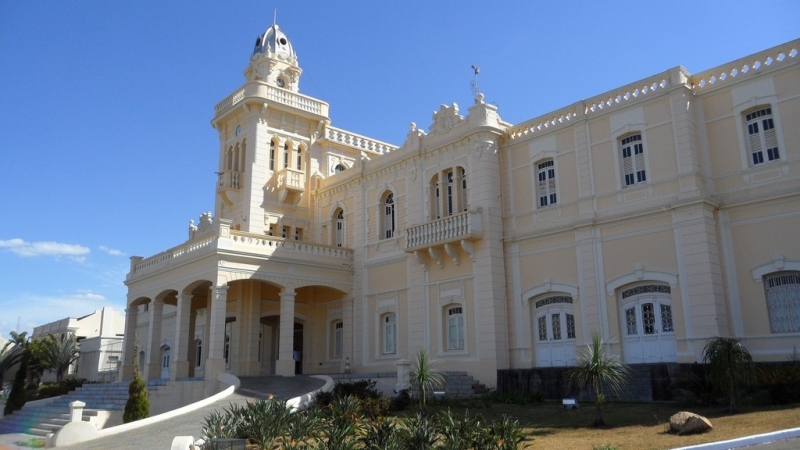 A prefeitura de Araguari decretou ponto facultativo nas repartições e autarquias públicas municipais nesta sexta-feira, 12, um dia depois do feriado de Corpus Christi, em razão das medidas de combate ao contágio pelo novo coronavírus, conforme orientação quanto o isolamento social.