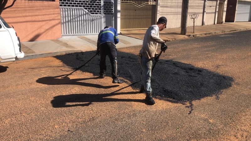 A prefeitura de Araguari, através da secretaria de Obras, informa sobre operação tapa-buracos realizada nesta segunda-feira (15 de junho).