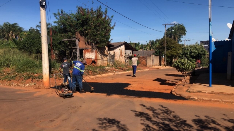 A prefeitura de Araguari, através da secretaria de Obras, realizou durante o feriado prolongado a operação tapa-buracos em várias regiões município.