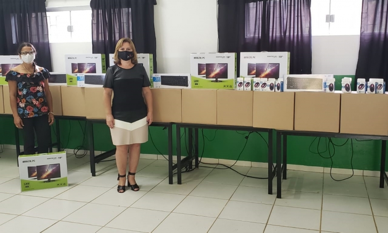 A prefeitura de Araguari, através da secretaria de Educação, adquiriu 300 computadores para equipar os laboratórios de informática dos 16 Centros Educacionais Municipais, das áreas urbana e rural.