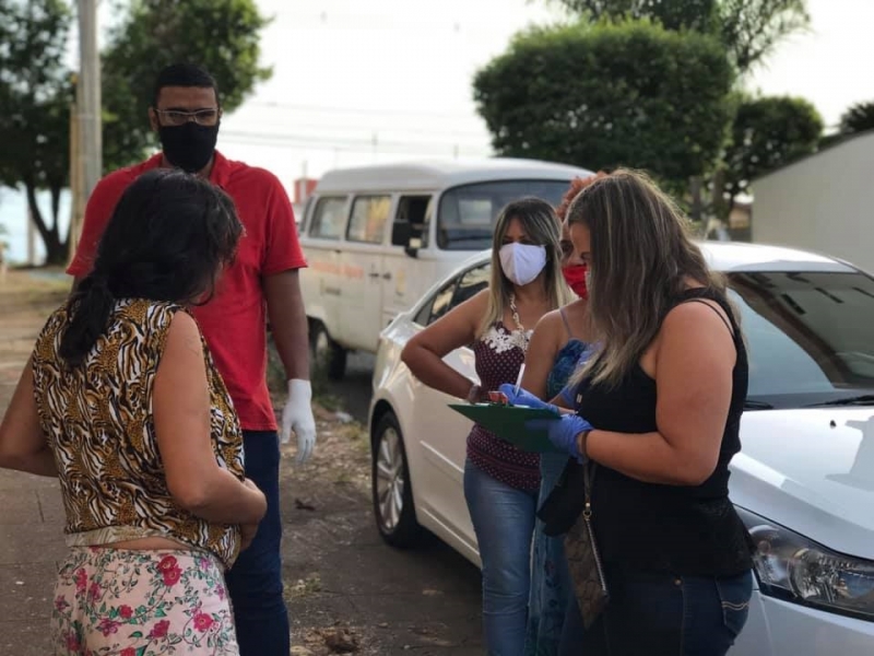 Levando em consideração o aumento no índice de casos positivos do novo coronavírus, a prefeitura de Araguari por meio das secretarias de Ação Social, Saúde e Políticas sobre Drogas intensificou a atuação da abordagem social para orientação e acolhimento emergencial e provisório de pessoas em situação de rua.