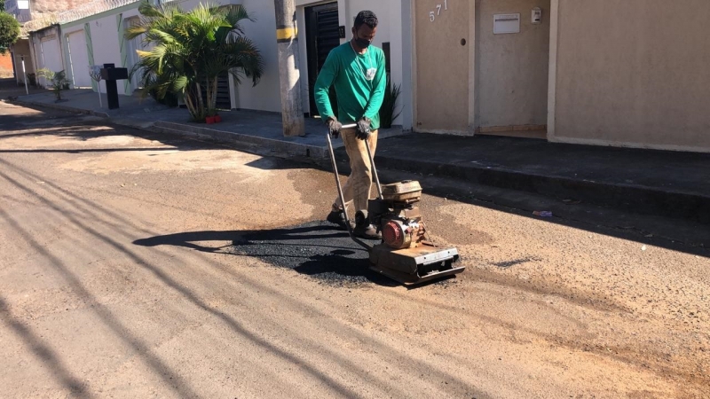 A prefeitura de Araguari, através da secretaria de Obras, informa sobre operação tapa-buracos realizada nesta segunda-feira (16 de junho).