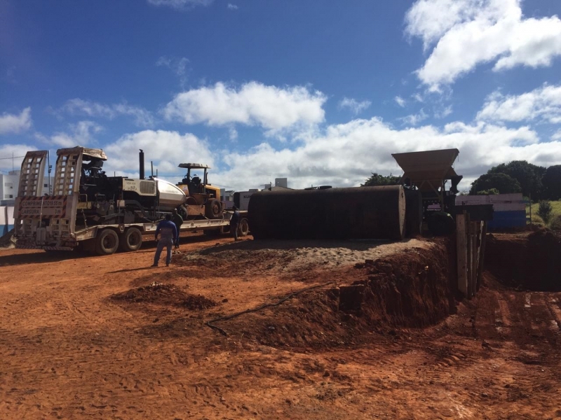 A prefeitura de Araguari, através da secretaria de Obras estão com os preparativos finais para iniciar as obras de asfaltamento e recapeamento asfáltico de várias ruas em Araguari. O trabalho irá abranger bairros e região central da cidade.