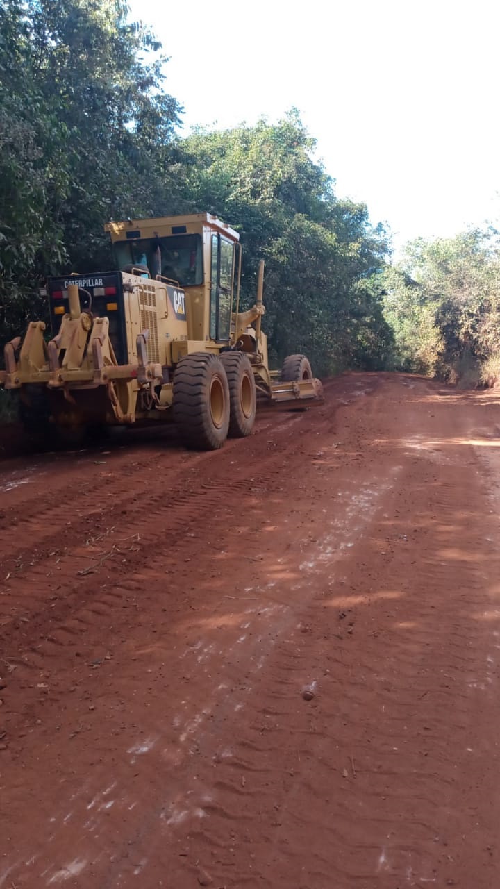 A prefeitura de Araguari, através da secretaria de Obras, está atuando nesta semana na manutenção da estrada vicinal que passa pelo Piçarrão e Bom Jardim. Os trabalhos consistem em patrolagem e colocação de cascalho em pontos necessários.