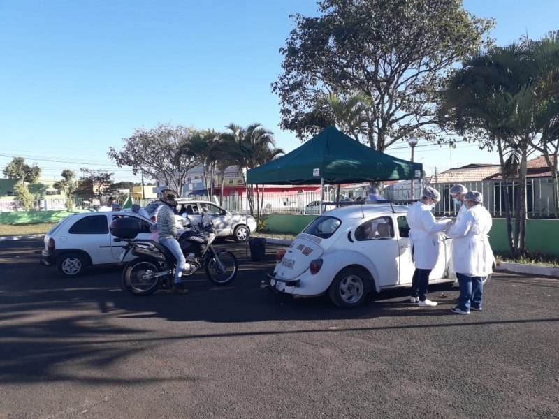 Na tarde desta terça-feira, 26, a prefeitura em parceria com o Imepac, deu continuidade ao drive thru de testagem rápida para COVID – 19, no Hospital Municipal. O trabalho neste local se estende até sexta-feira, 29, sendo realizado no período da tarde, das 14h às 17h.