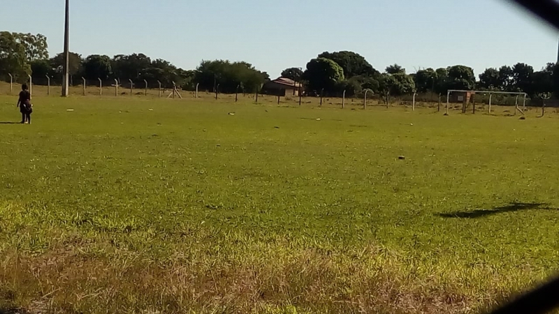 A Prefeitura de Araguari, através da Secretaria de Esportes e Juventude, seguem com os campos de futebol pertencentes ao município fechados para qualquer tipo de evento. Conhecidos como CESAC’s - Centro Esportivo de Apoio Comunitário Nestor Scagliarini (Bairro Maria Eugênia), Complexo Esportivo Mané Preto (São Sebastião), José dos Santos Lima (Gutierrez/Santa Helena) e Jornalista Mário Nunes (Novo Horizonte), são importantes sedes para as competições do futebol amador em Araguari.