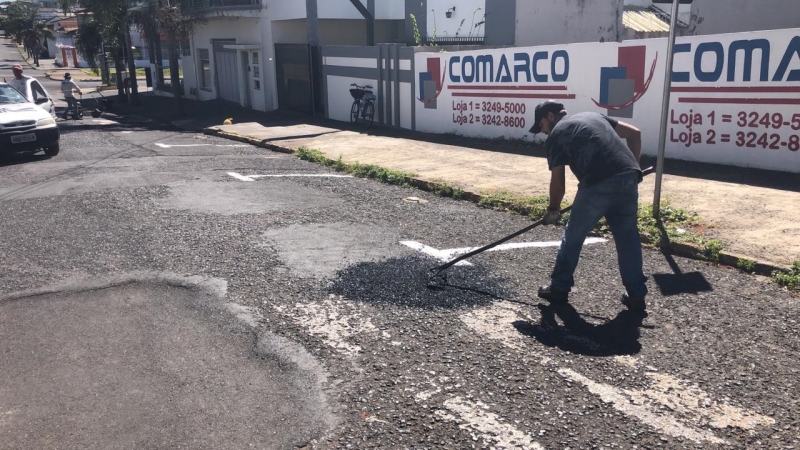 A Prefeitura de Araguari, através da Secretaria de Obras, informa sobre operação tapa-buracos realizada nesta quinta-feira, 28.