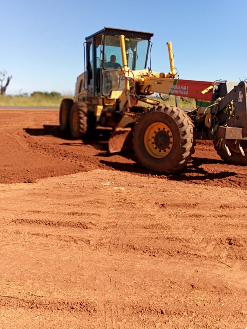 A Prefeitura de Araguari, através da Secretaria de Obras, encerra a última semana do mês de maio com trabalhos de recuperação das estradas rurais do município. As chuvas do último final de semana não provocaram danos, e os serviços seguem com patrolamento e se necessário, cascalhamento em alguns setores. Os serviços seguem o cronograma estabelecido entre a secretaria e as empresas responsáveis pelo serviço.