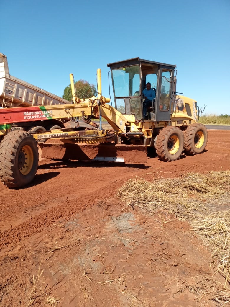 A Prefeitura de Araguari, através da Secretaria de Obras, encerra a última semana do mês de maio com trabalhos de recuperação das estradas rurais do município. As chuvas do último final de semana não provocaram danos, e os serviços seguem com patrolamento e se necessário, cascalhamento em alguns setores. Os serviços seguem o cronograma estabelecido entre a secretaria e as empresas responsáveis pelo serviço.