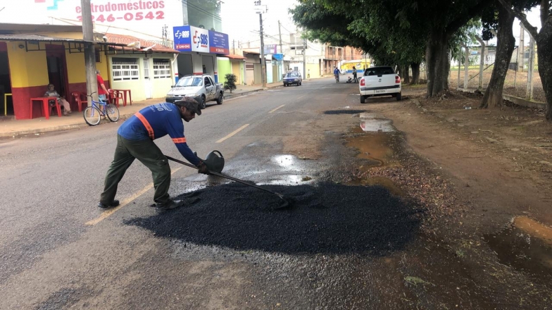 A Prefeitura de Araguari, através da Secretaria de Obras, informa sobre operação tapa-buracos realizada nesta quinta-feira (05).