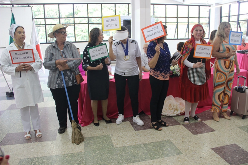 A Secretaria de Trabalho e Ação Social reuniu centenas de mulheres na tarde de hoje, dia 05 de março, para uma grandiosa festa em comemoração ao Dia Internacional da Mulher.