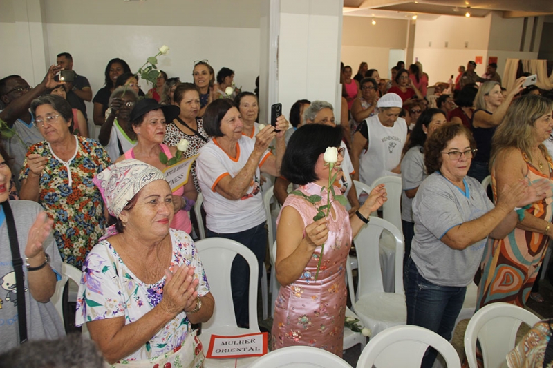 A Secretaria de Trabalho e Ação Social reuniu centenas de mulheres na tarde de hoje, dia 05 de março, para uma grandiosa festa em comemoração ao Dia Internacional da Mulher.