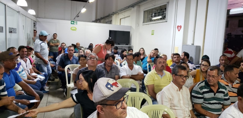 A Prefeitura de Araguari, através do Departamento de Licitação e da Secretaria Municipal de Educação realizou hoje (05), o sorteio de parte das linhas destinadas aos profissionais do transporte escolar.