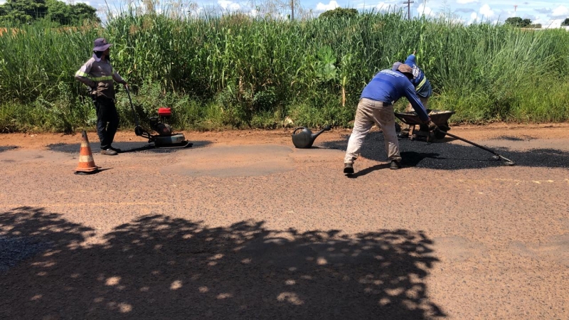 A Prefeitura de Araguari, através da Secretaria de Obras, informa sobre operação tapa-buracos realizada nesta sexta-feira (06).