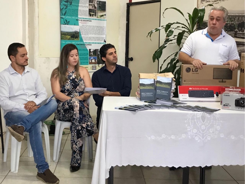 Aconteceu na manhã de hoje (06), uma reunião extraordinária do Conselho Deliberativo Municipal de Patrimônio Cultural de Araguari, na FAEC – Fundação Araguarina de Educação e Cultura, tendo como pauta o recebimento das medidas compensatórias da empresa Pizolato Construtora e Incorporadora, referente ao empreendimento Loteamento Morada do Sol.