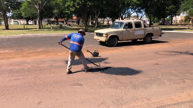 A Prefeitura de Araguari, através da Secretaria de Obras, informa sobre operação tapa-buracos realizada nesta quarta-feira (11).