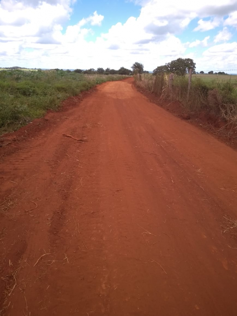 A Prefeitura de Araguari, através da Secretaria de Obras finaliza a semana com várias ações de manutenção nas estradas rurais do município. Os trabalhos foram reiniciados na última segunda-feira (09), após o período chuvoso que se arrastou por semanas no município.